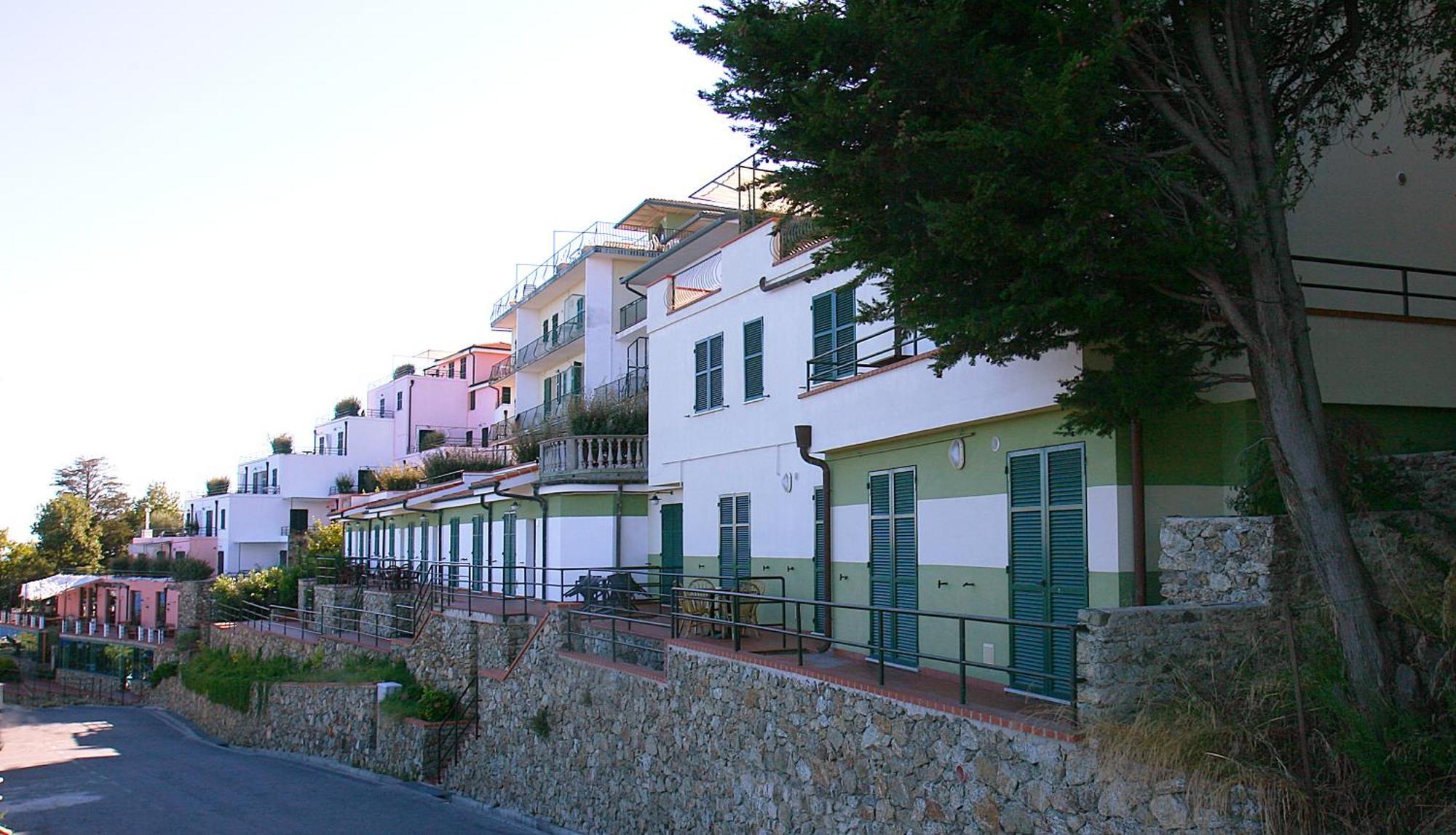 Residence Borgo San Sebastiano Bergeggi Exterior foto